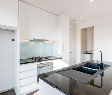 TOP FLOOR SUB-PENTHOUSE IN THE HEART OF OAKLEIGH - Photo 5