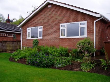 2 bedroom detached bungalow to rent - Photo 2