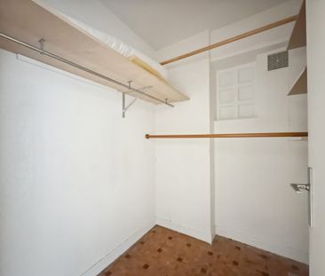 F2 Lumineux avec Balcon & Parking - Votre Havre de Paix à Gambetta ! - Photo 5