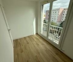 Location Appartement 4 pièces 70m² ST DENIS 93200 - Photo 3