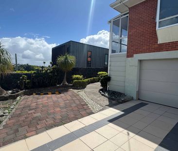 Three-Bedroom Home, Minutes from the Beach! - Photo 3