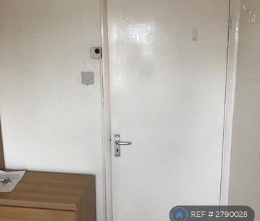 1 bedroom in a flat share to rent - Photo 1
