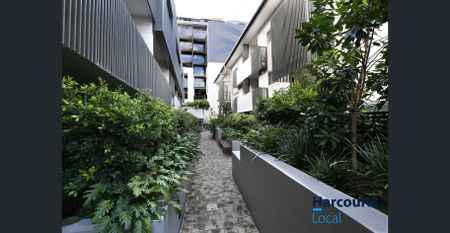 Inner-City Living at Its Finest - Photo 3