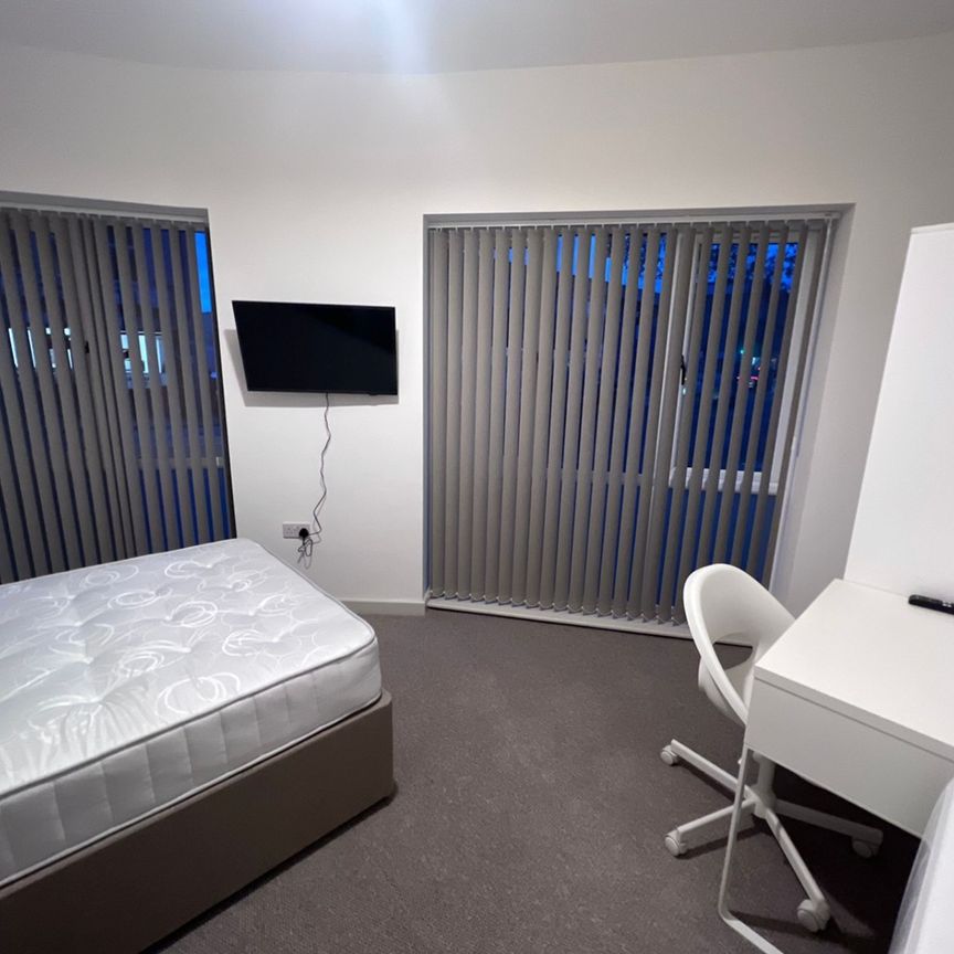 3 Bed Flat, Bristol, BS5 - Photo 1