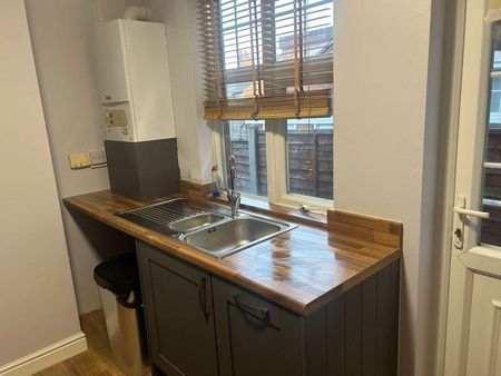 2 bedroom terraced house to rent - Photo 5