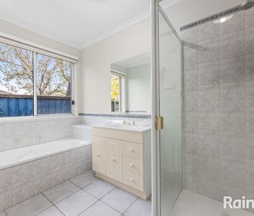 Cozy Family Home Combining Comfort & Functionality! - Photo 6