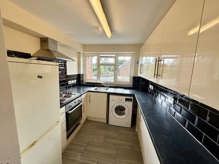 2 bed flat to rent in London Road, Slough, SL3 - Photo 2