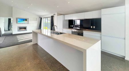 KAIAPOI - FOUR BEDROOM, TWO LIVING, TWO BATHROOM ARCHITECTURAL HOME, PET NEGOTIABLE - Photo 2