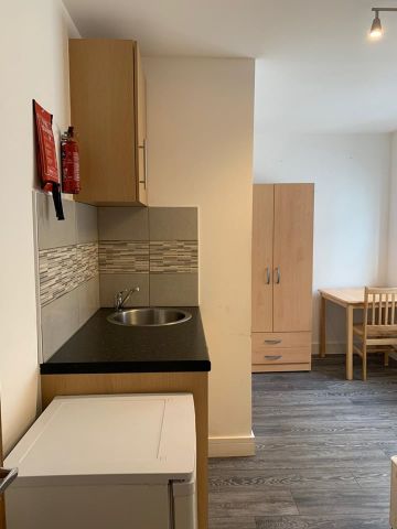 Studio Flat, High Road, IG1 - Photo 3