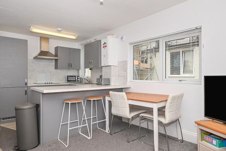 3 bedroom terraced house to rent - Photo 5