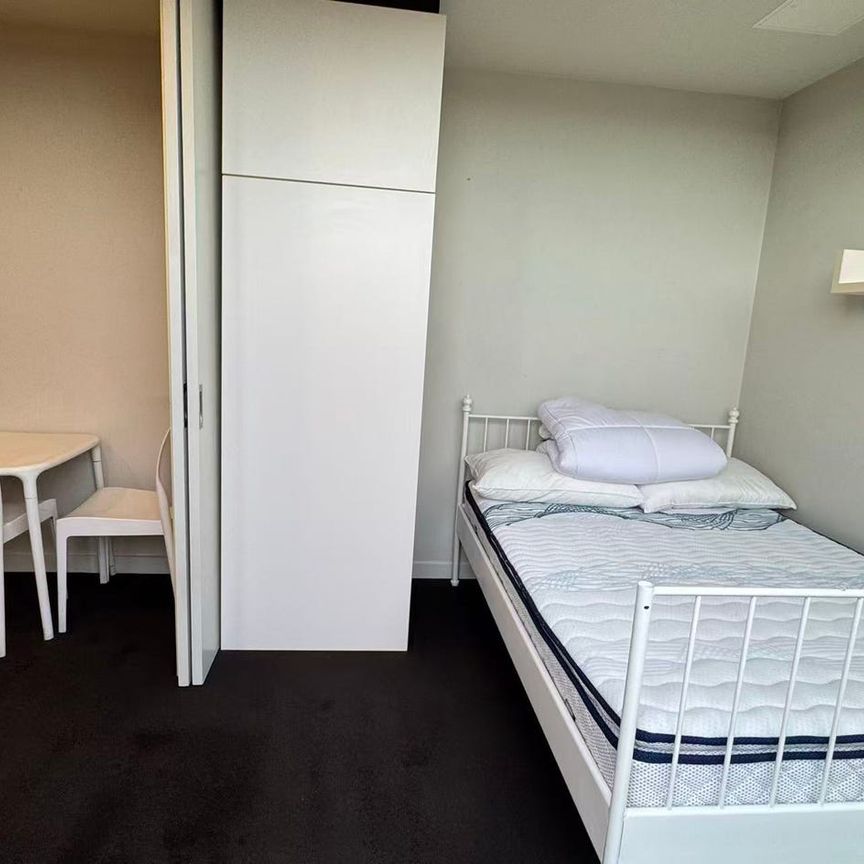 Fully Furnished One Bedroom Penthouse Apartment for Lease - Photo 1