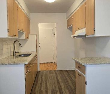 5 1/2 Renove Chauffé, Eau Chaude Entrée Laveuse et Sècheuse Decembre. - Photo 4