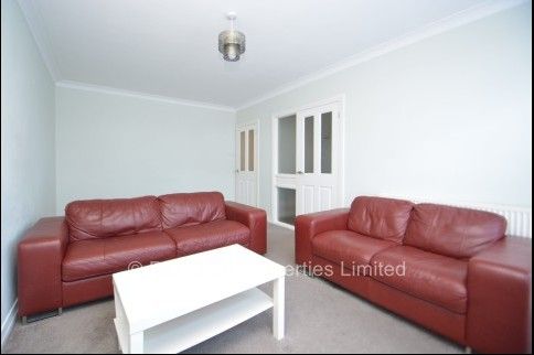 2 Bedroom Flat Foxhill Court Weetwood - Photo 1