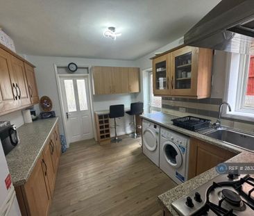 1 bedroom in a house share to rent - Photo 5