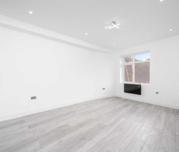 High Street - Photo 4