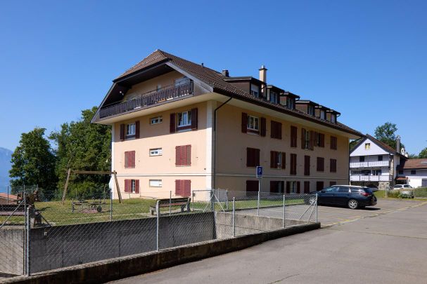 Bel appartement de 3 pièces situé au dernier étage avec vue sur le lac - Photo 1