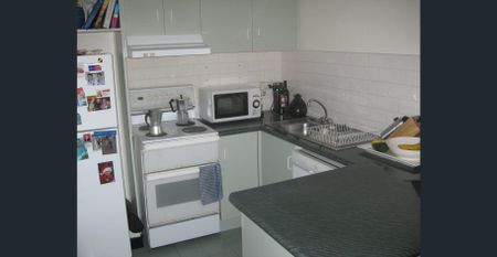 Two bedroom apartment, unit, townhouse & warehouse - Photo 4