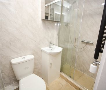 Studio Flat, Edwin Street, E16 - Photo 4