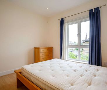 A well located two bedroom, two bathroom apartment with parking, si... - Photo 2