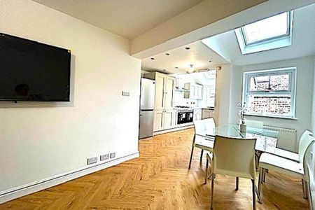 8 bedroom house to rent - Photo 2