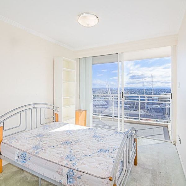 Unfurnished 2 Bedroom Apartment in CBD with 1 car space and Stunning Views! - Photo 1
