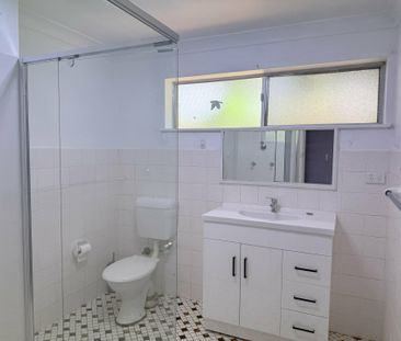 3 Bedroom Downstairs Flat - Photo 5