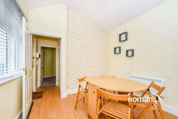 Cricklade Street, Swindon, Wiltshire, SN1 - Photo 1