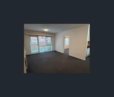 SPACIOUS ONE BEDROOM GROUND FLOOR APARTMENT - Photo 1