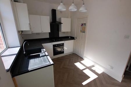 2 bedroom terraced house to rent - Photo 5