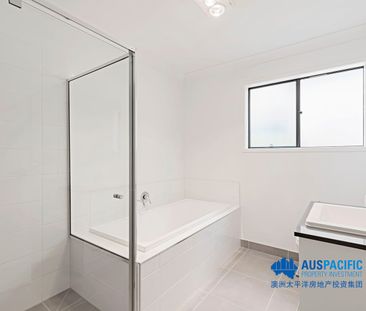 New-ish Family Home in Upper Point Cook! - Photo 2