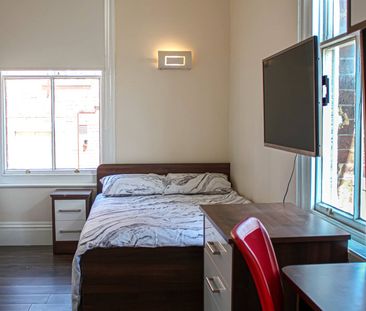 Apt 5, Clarendon House - Photo 2