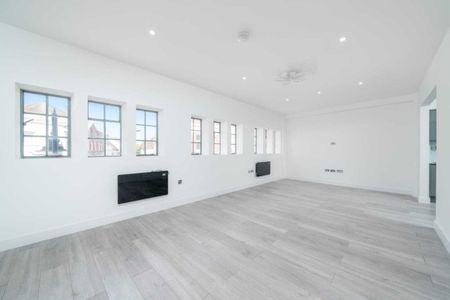 High Street - Photo 3