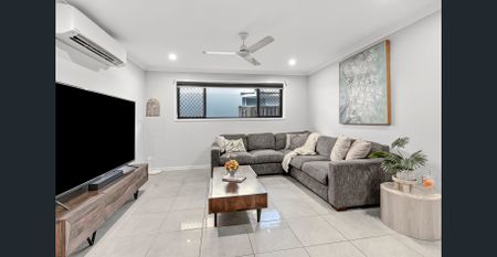 Your Private Poolside Retreat Awaits – 5 Bedrooms of Pure Comfort! - Photo 3