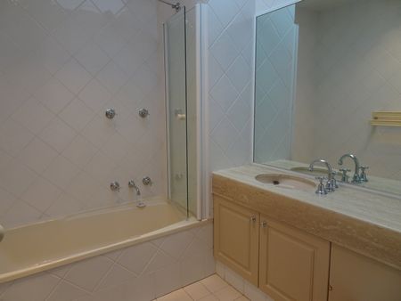 24/18 Currie Crescent, Kingston ACT 2604 - Apartment For Rent | Domain - Photo 2