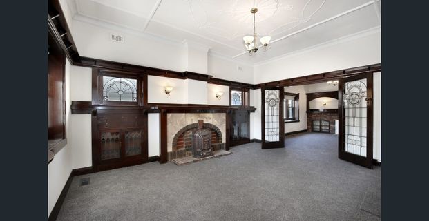 Elegant Family Home with Style and Luxury - Photo 1