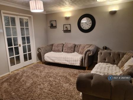 4 bedroom detached house to rent - Photo 2