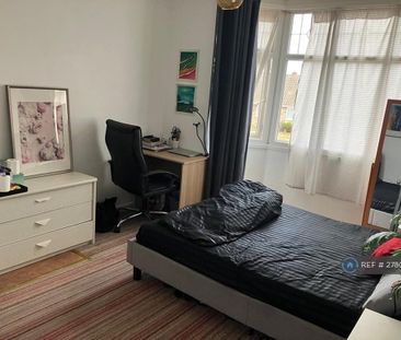 1 bedroom in a house share to rent - Photo 3