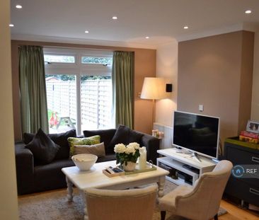 4 bedroom semi-detached house to rent - Photo 2