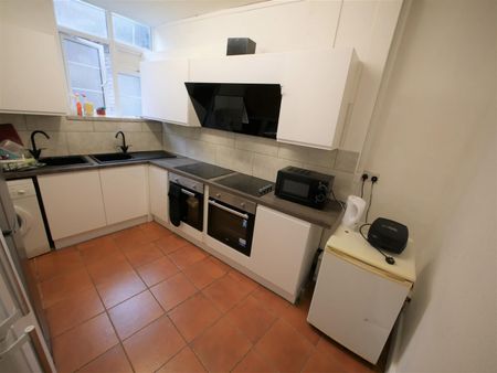 Highlands, Bournemouth, BH2 - Photo 4