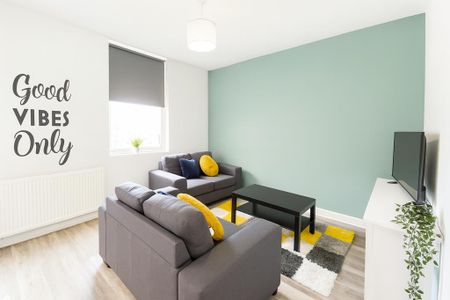 3 bedroom flat to rent - Photo 2