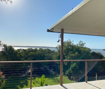 WATERFRONT 4 BEDROOM QUEENSLANDER - $620PW - Photo 2