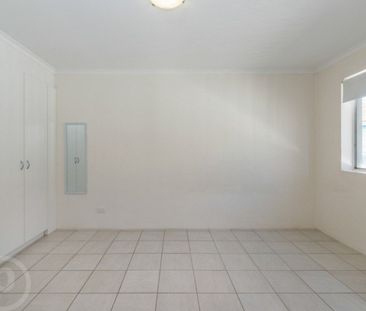 Modern Unit + A/C *rental increase to $460 per week from 19th June ... - Photo 2