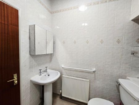 1 bed flat to rent in Bushey Grove Road, Bushey, WD23 - Photo 2