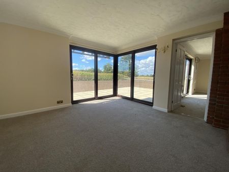 4 bedroom detached house to rent - Photo 2