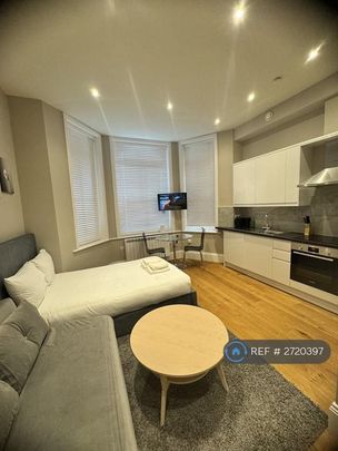 Studio to rent - Photo 1