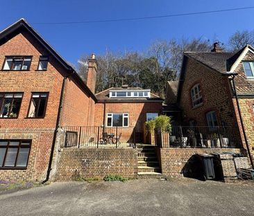 2 bedroom mews to rent - Photo 6