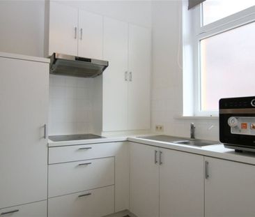 Huis te huur in Kortrijk voor € 585 met 1 slaapkamer - Photo 2