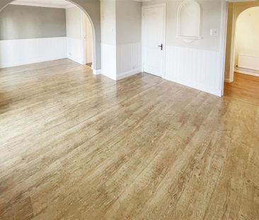 4 bedroom link detached house to rent - Photo 2