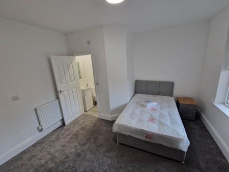 4 bedroom terraced house to rent - Photo 3