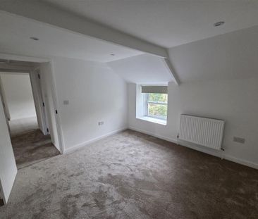 4 bedroom detached house to rent - Photo 2